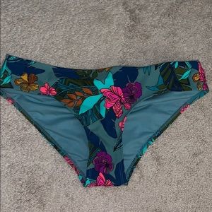 Cheeky bathing suit bottoms